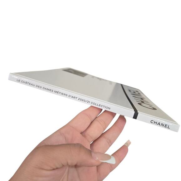 Chanel 2020/21 Le Chateau Des Dames Metiers D'Art Look Book - Picture 2 of 4